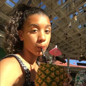 Meet your Posher, Amina